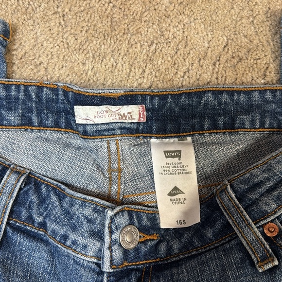 Levi’s 545 low boot cut jeans  - Picture 2 of 4